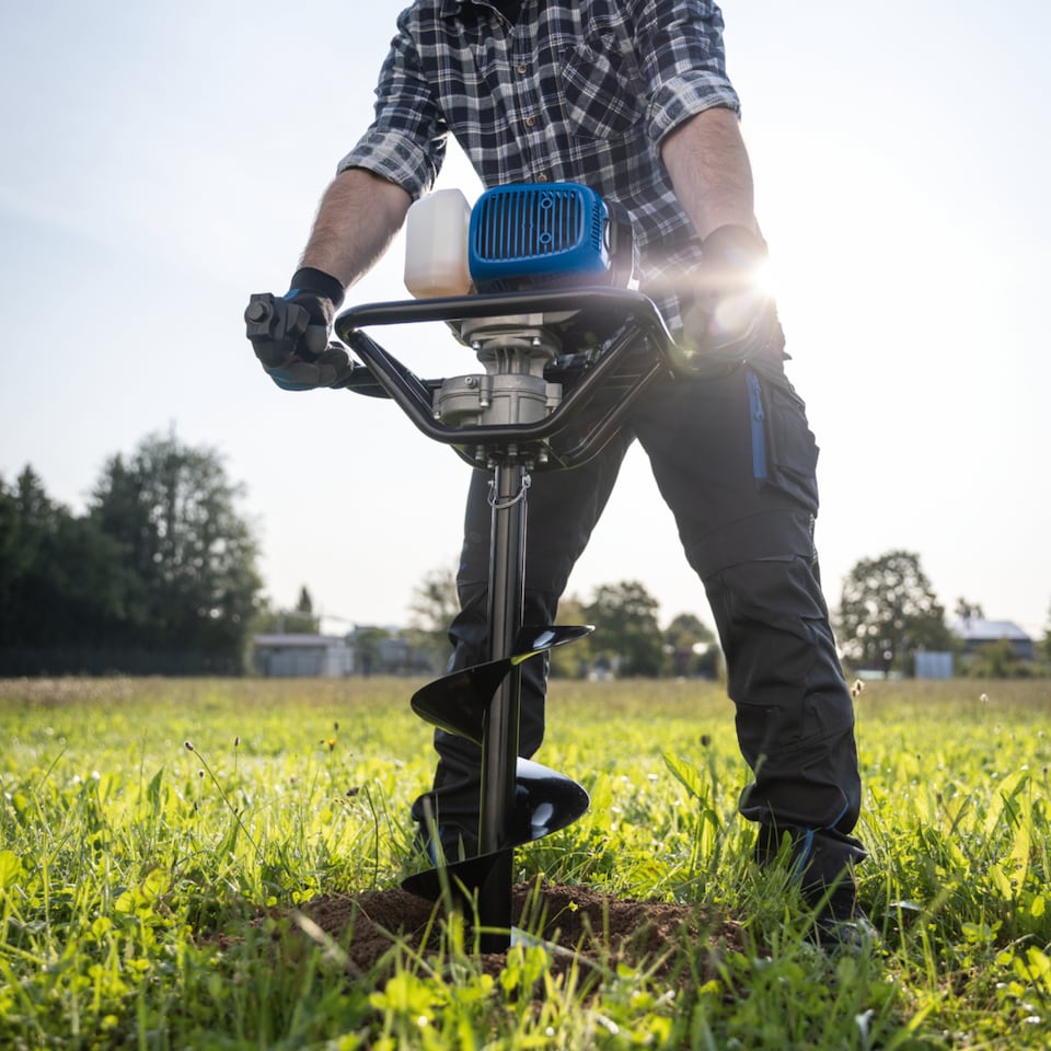 image 1 of Scheppach EB2000 petrol earth auger, 52cc engine, 1.9hp, 370rpm, 100mm 150mm 200mm auger bits