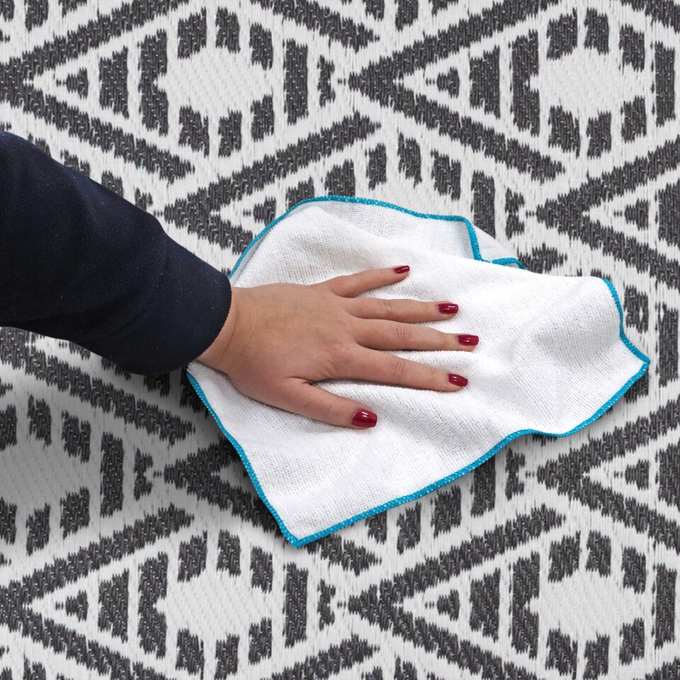 image 1 of JVL Lightweight Reversible Outdoor Rug – Geometric Pattern, Plastic Woven, 120 x 170 cm