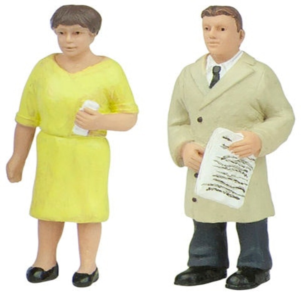 Bachmann Standing Passengers C (2) Figure Set