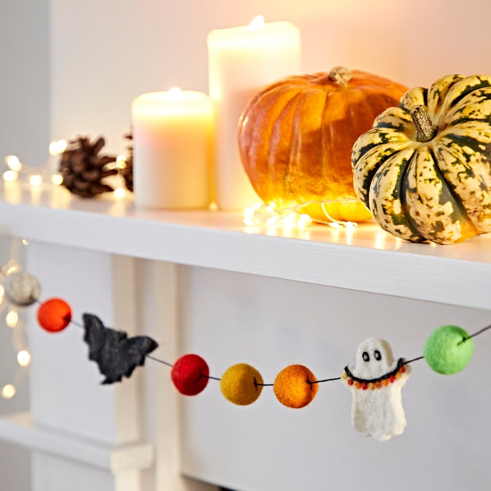 image 1 of Felt Ghosts and Bats Halloween Garland