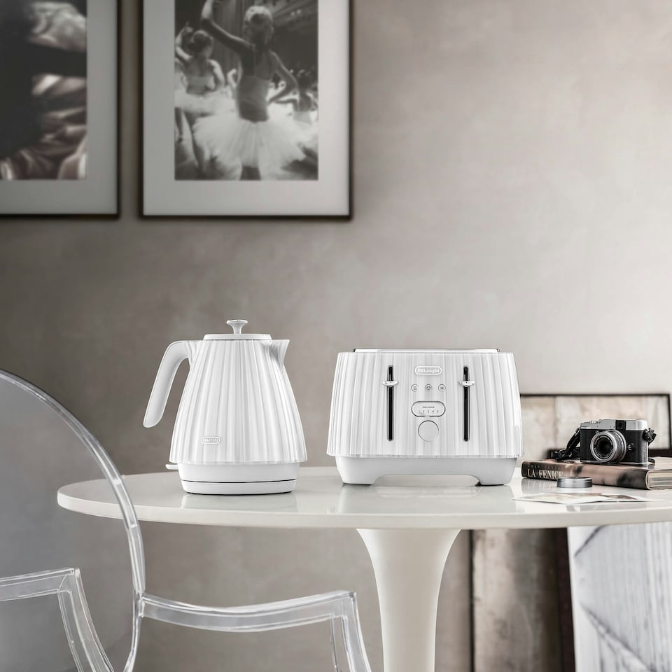 image 1 of Delonghi 4 Slice Ballerina Toaster White