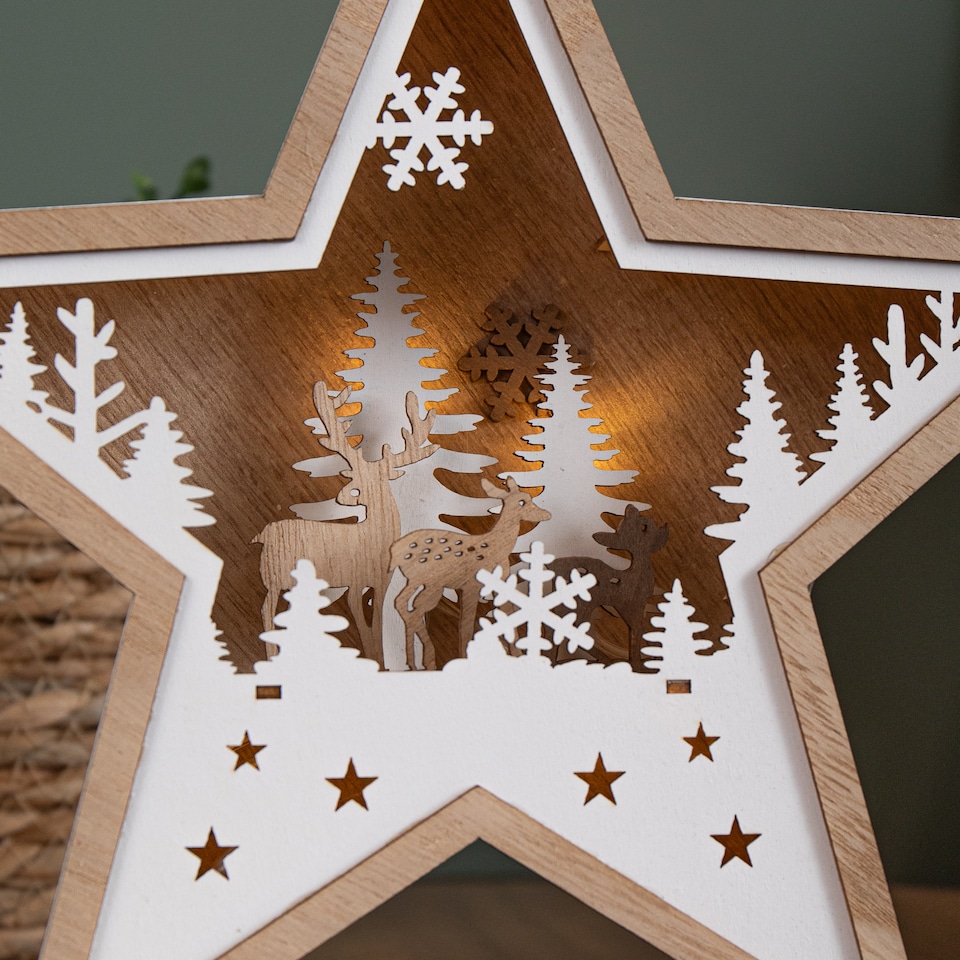 image 1 of 23cm Battery Operated Wooden Star Shape Woodland Scene Christmas Decoration