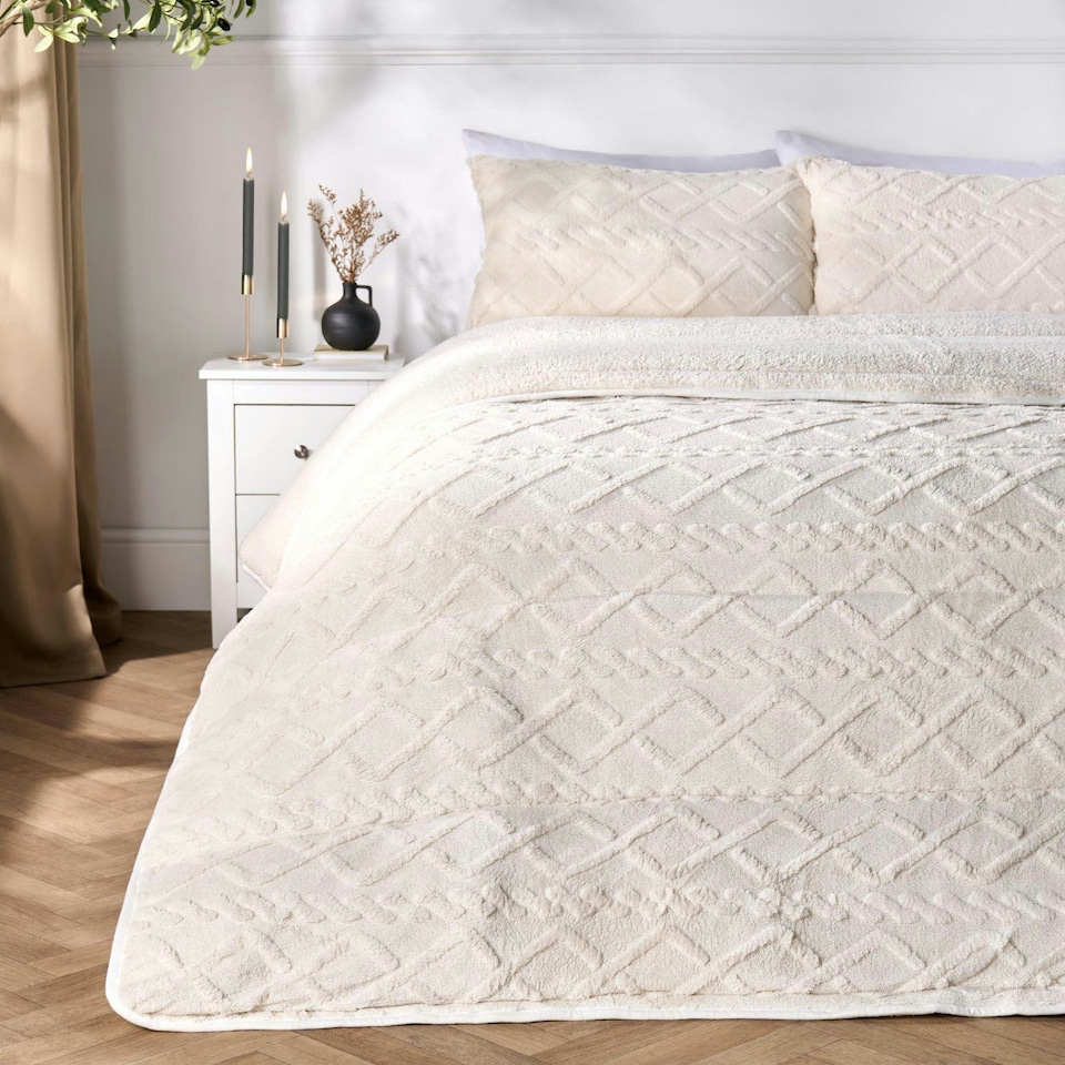image 1 of OHS Ultra Soft Coverless Cable Knit 10.5 Tog Duvet And Pillowcase Bedding Set Cream | Single
