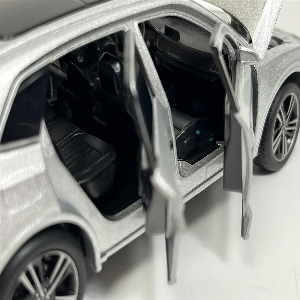 image 1 of Audi Q5 Silver LHD Light and Sound 1:32 Scale Tayumo 32140024