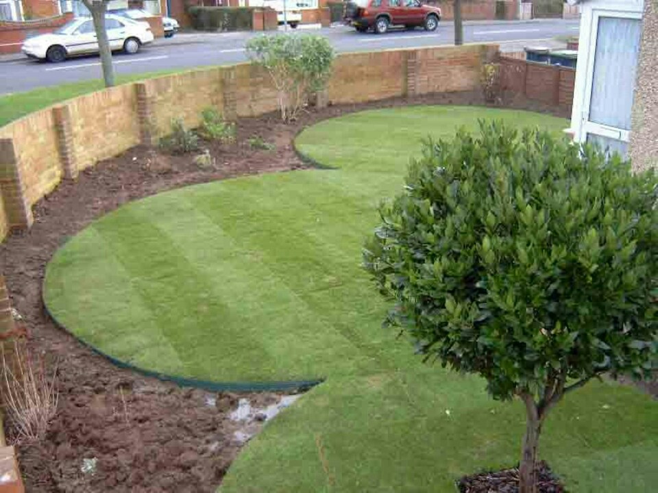 image 1 of Swift Edge Garden Edging - Lawns, Borders, Pathways, Plots, Flowerbeds, Landscaping - Aluminium 100mm tall - 6m pack - Black | Black | 6m | 1