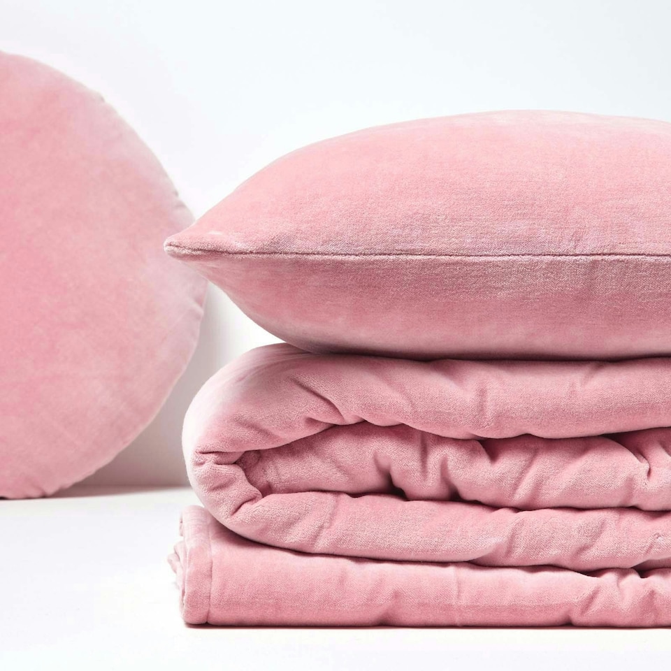 image 1 of Homescapes Pink Velvet Quilted Throw - 125 x 150 cm | Multi