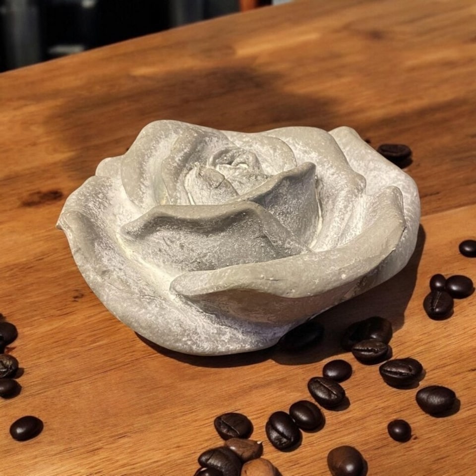 image 1 of Medium Decorative Flower Ornament - Resin - L15 x W15 x H7 cm - Grey