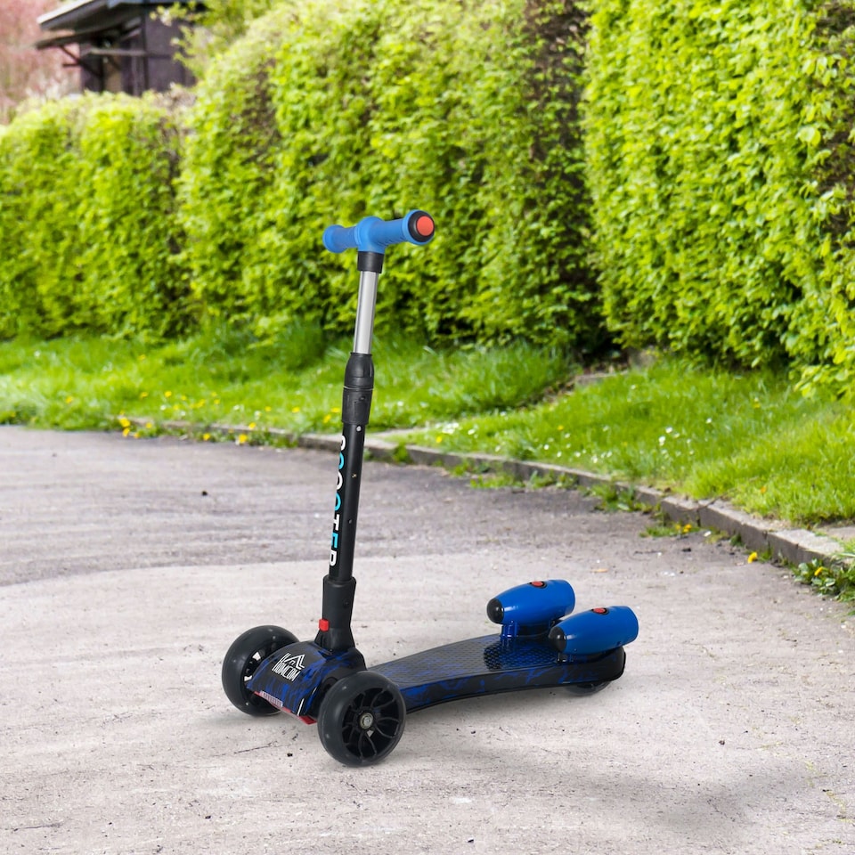 image 1 of HOMCOM Child 3-Wheel Scooter Light Music Water Spray Rechargeable 3-6 Yrs Blue