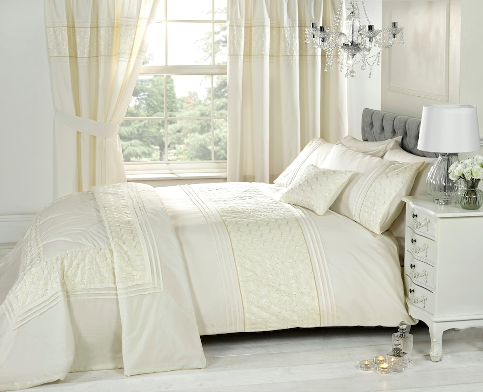 image 1 of Everdean Floral Polycotton Duvet Cover Set with Pillowcase | Silver | Super King | 1