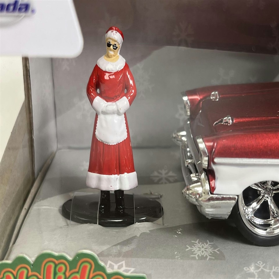 image 1 of Mrs Santa Claus and Chevrolet Bel Air 1:32 Scale Jada 253253008