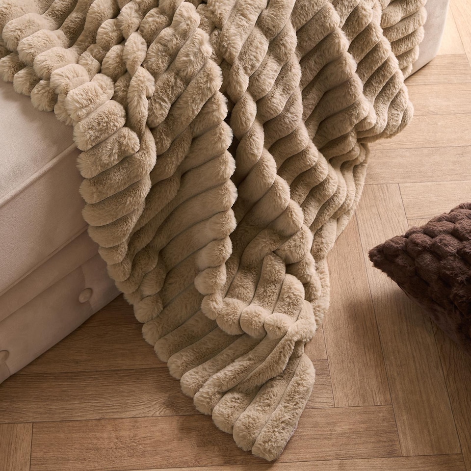 image 1 of OHS Faux Fur Ribbed Fleece Throw Over Bed Blanket Winter Warm Supersoft - 125 x 150cm | Brown | Mink