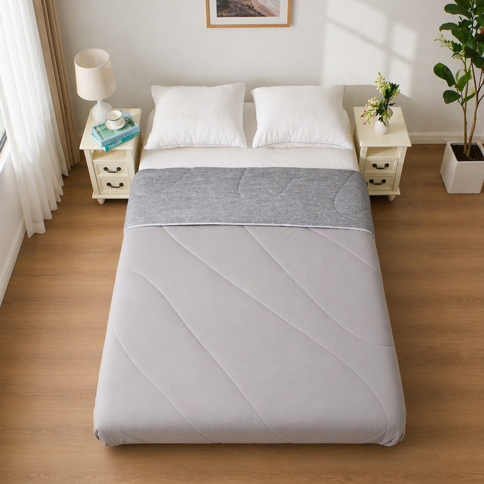 image 1 of Cooling Quilt with Arc-Chill Fabric – Lightweight Breathable Summer Comforter for Hot Sleepers, Soft Hypoallergenic Bed Quilt - 150 x 200cm