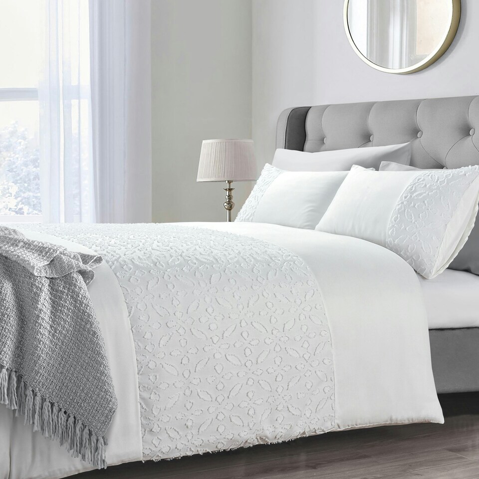 Intimates Zenith Tufted White Duvet Cover & Pillowcase Set White | White | Single
