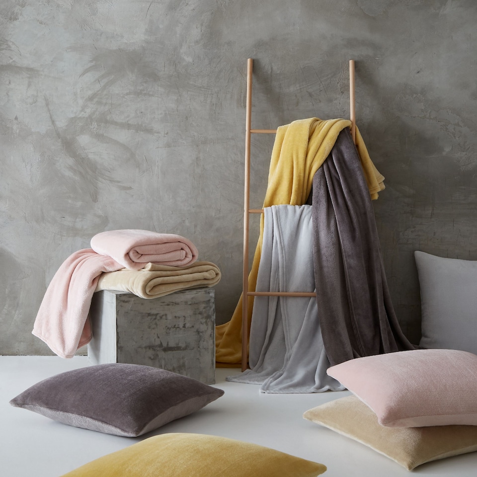 image 1 of Catherine Lansfield Extra Large Raschel Velvet Touch Blanket Throw | Pink | Blush Pink