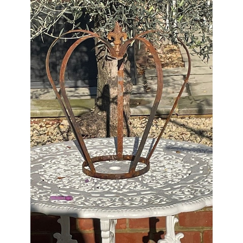 image 1 of Crown Planter Plant Pins/ Garden Art - L22.9 x W22.9 x H48.3 cm - Bare Metal/Ready to Rust