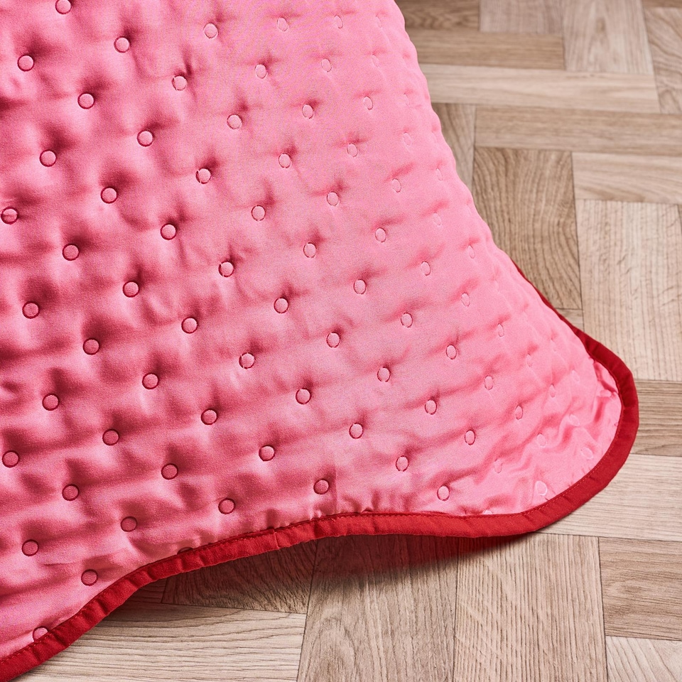 image 1 of OHS Scallop Edge Quilted Throw Lightweight Blanket Bedspread | Pink | Pink/Red | One Size