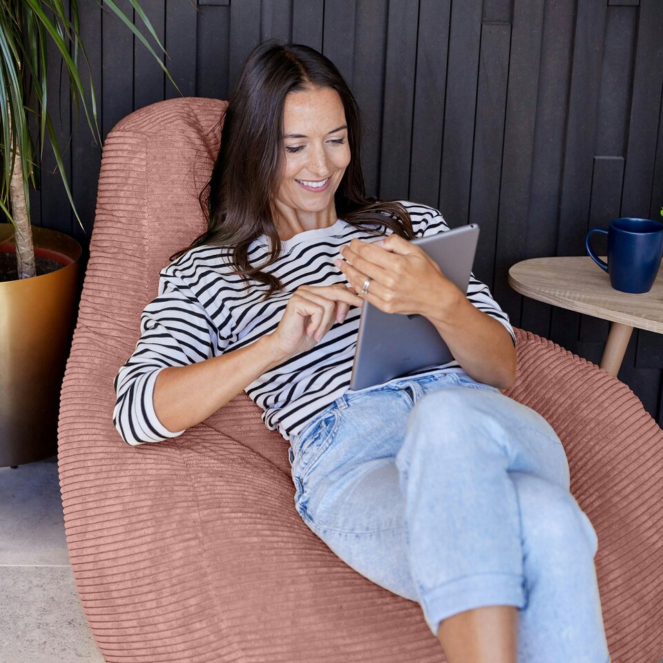 image 1 of icon Dalton Medium Beanbag Corduroy Dawn Pink Pink