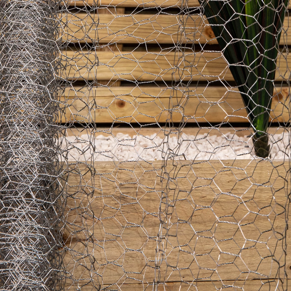 image 1 of 5m x 0.9m x 25mm Galvanised Chicken Wire Garden Netting / Fencing
