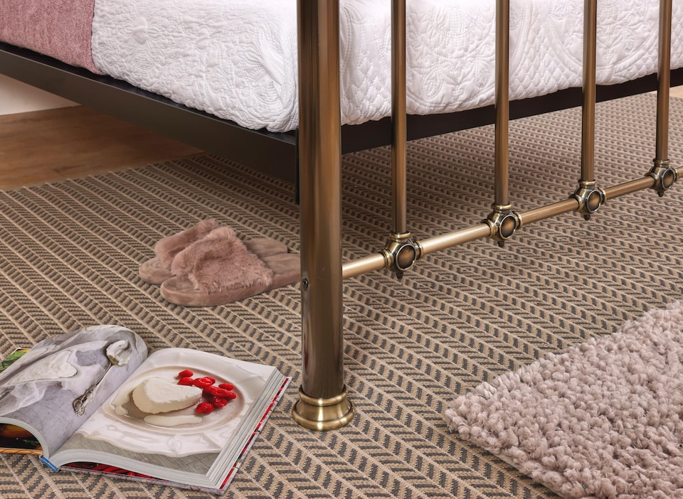 image 1 of 4ft6 Double Brass Finish,Traditional Antique Victorian Metal Bedstead Bed Frame