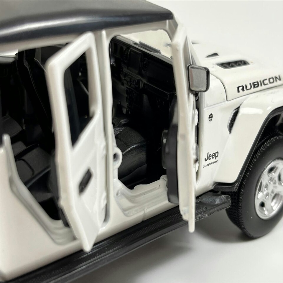 image 1 of Jeep Gladiator White LHD 1:32 Scale Light & Sound Tayumo 32130002