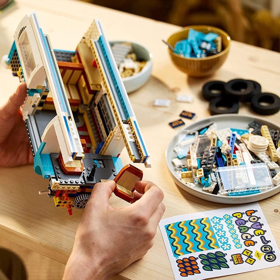 image 1 of LEGO 10279 Volkswagen T2 Camper Van