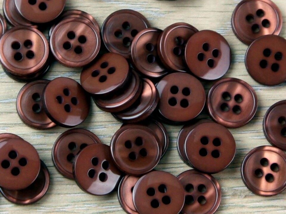 Trimits Mid Brown Round Shiny Buttons for Dressmaking - 13mm - per value pack of 50