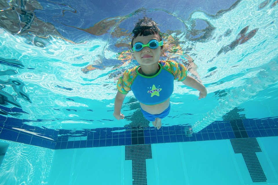 image 1 of Zoggs Super Star Water Wings Swimming Vest 2-3 Yrs