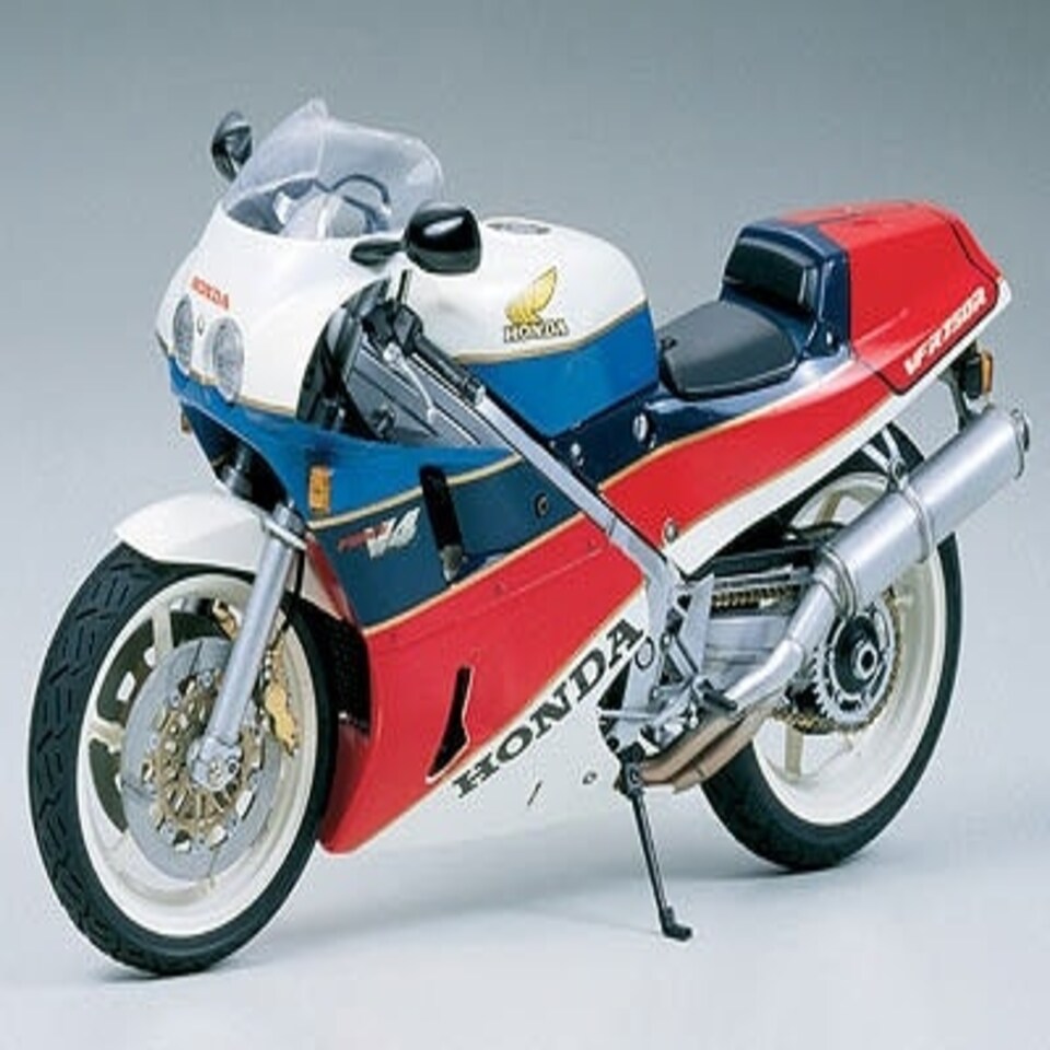 Tamiya Honda VFR750R (1:12 Scale)