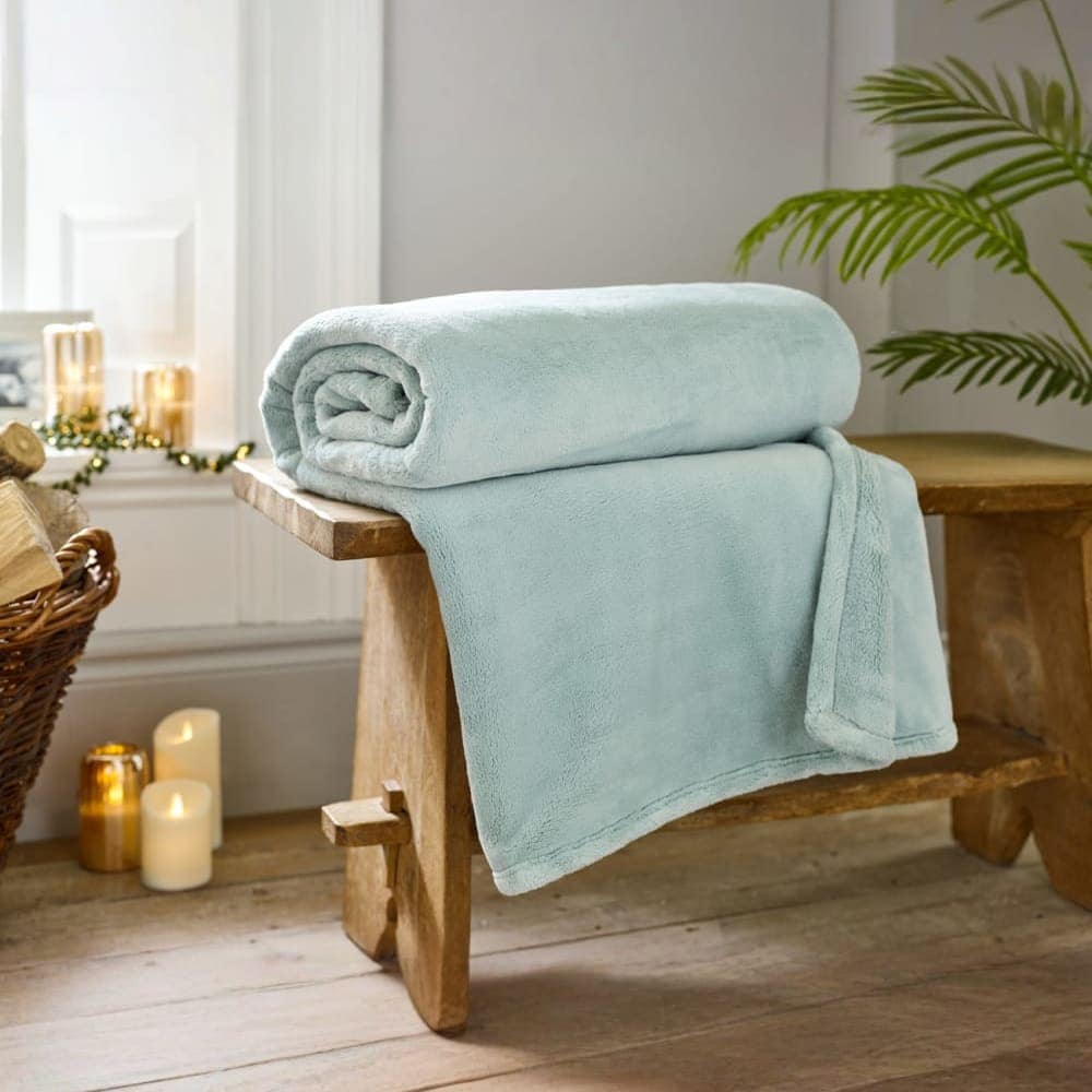 Luxury Coco Touch Flannel Throw 140x180cm – Ultra Soft Blanket Sky