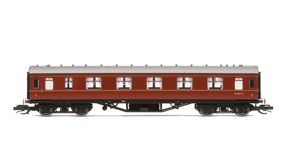 Hornby TT:120 57' Corridor First Coach M1040M BR
