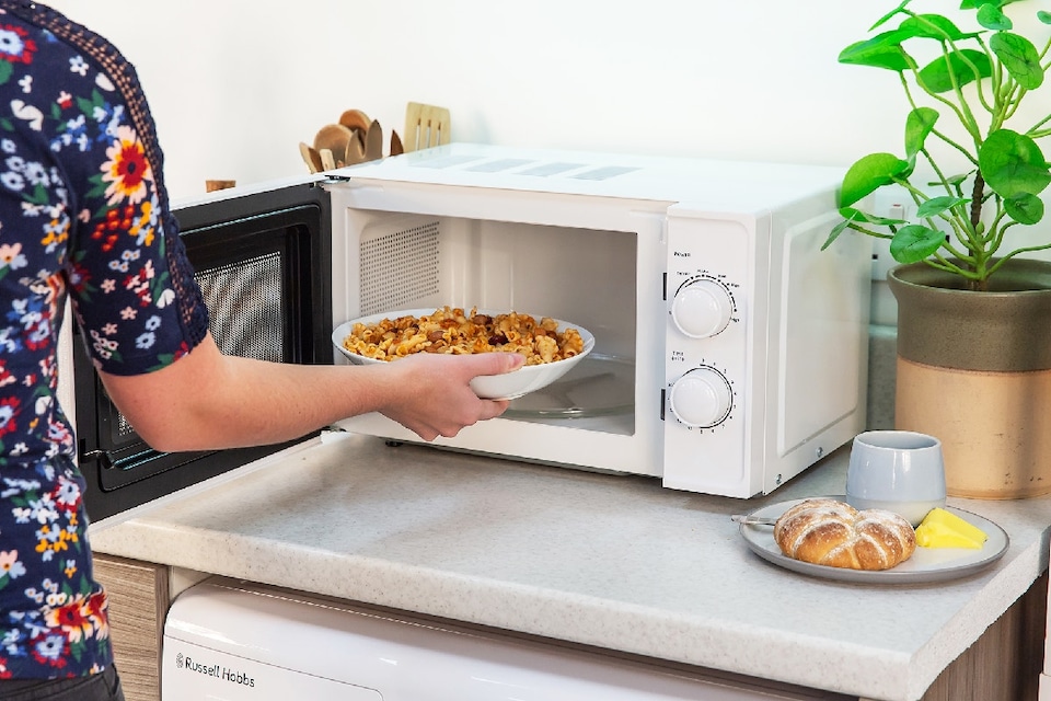 image 1 of Russell Hobbs RHM1725 White Microwave 17L 700W Defrost & Timer 5 Power Levels