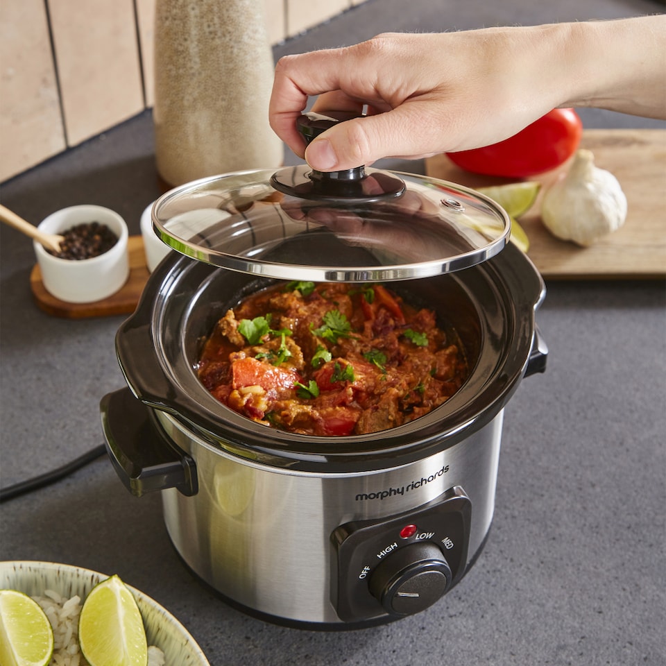 image 1 of MORPHY RICHARDS ROUND 1.5L SLOW COOKER