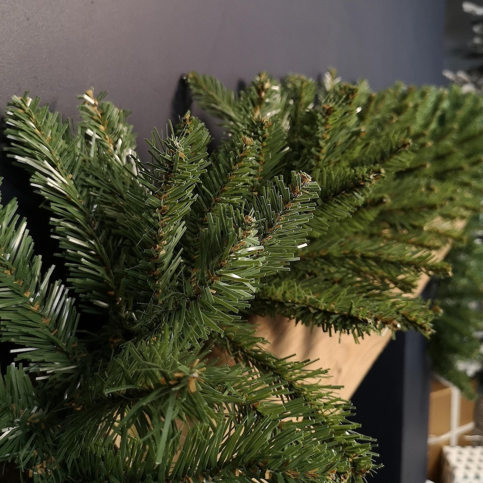 image 1 of 270cm (9ft) Plain Green Kateson Fir Green Christmas Garland with 180 tips
