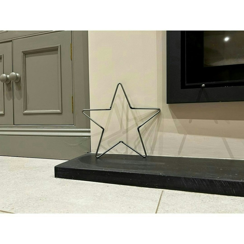 Wire Star 30 cm Garden Wall Art - L30 x H30 cm - Bare Metal/Ready to Rust