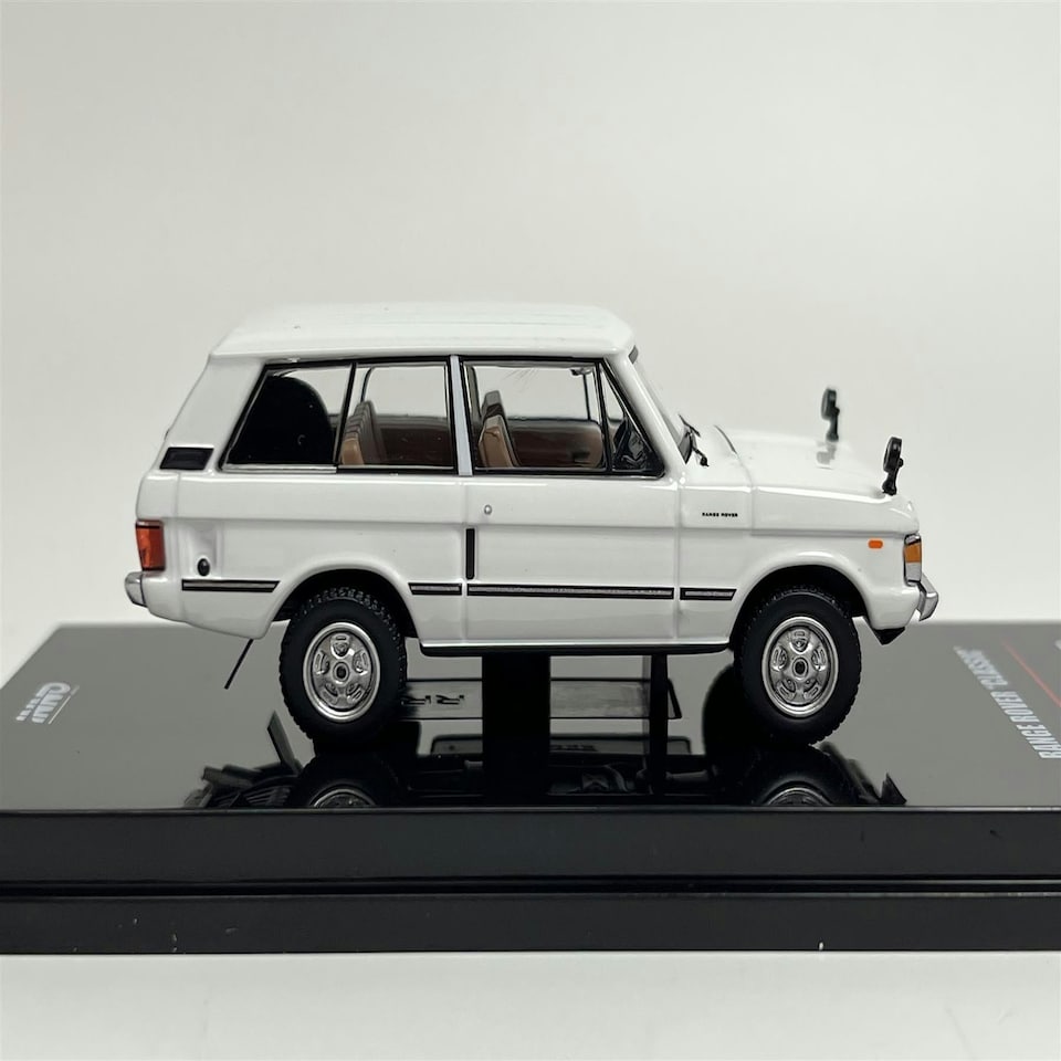 image 1 of Range Rover Classic White 1:64 Scale Inno Models IN64RRCWHI