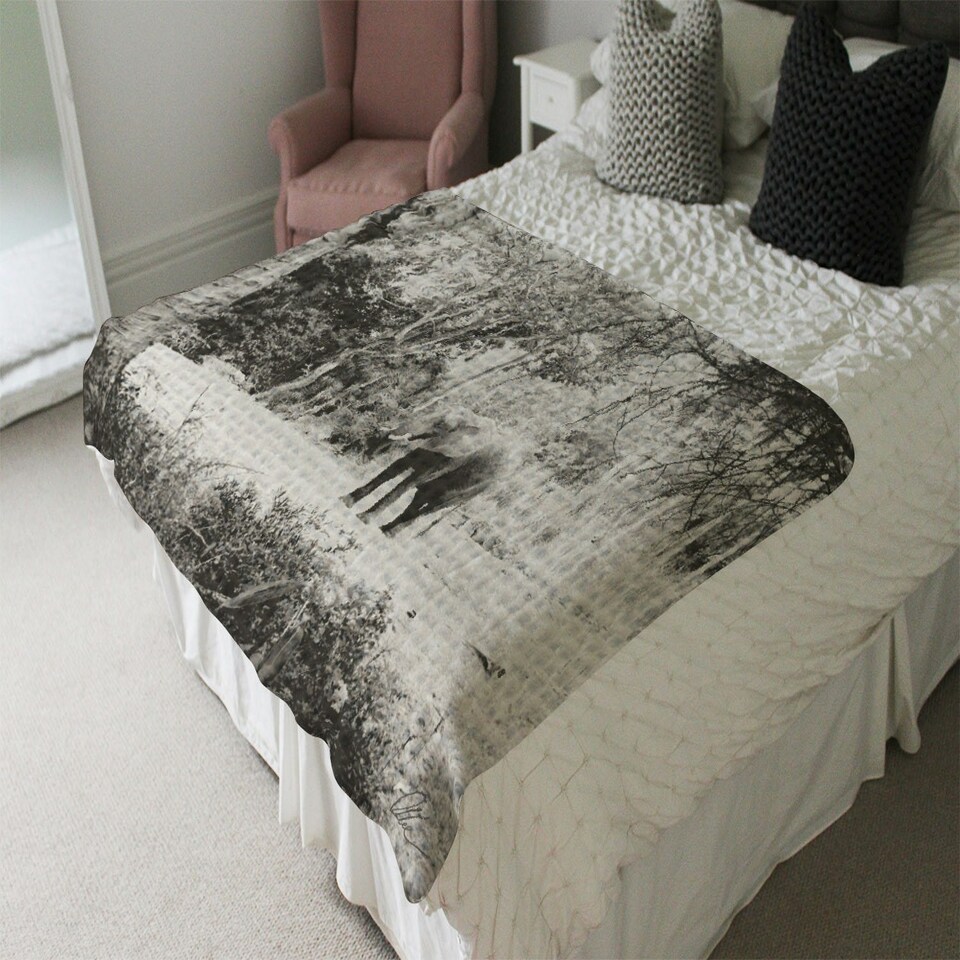 image 1 of Elephant jungle (Blanket)