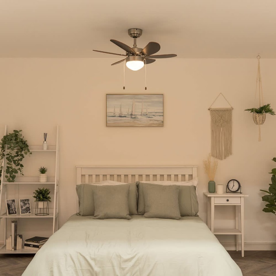 image 1 of ValueLights Typhoon 30 Inch Ceiling Fan with Light