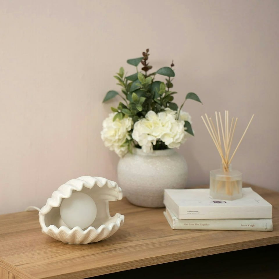 image 1 of ValueLights Sammie White Clam Shell Table Lamp