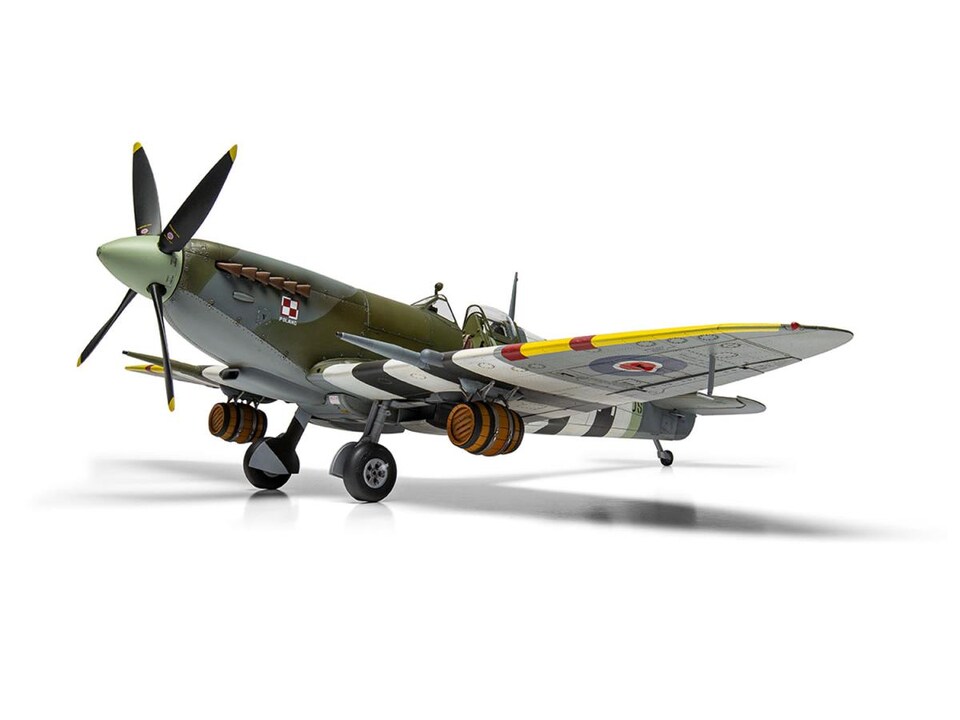 image 1 of British Supermarine Spitfire MkXIc Flying Dray (1:24 Scale)