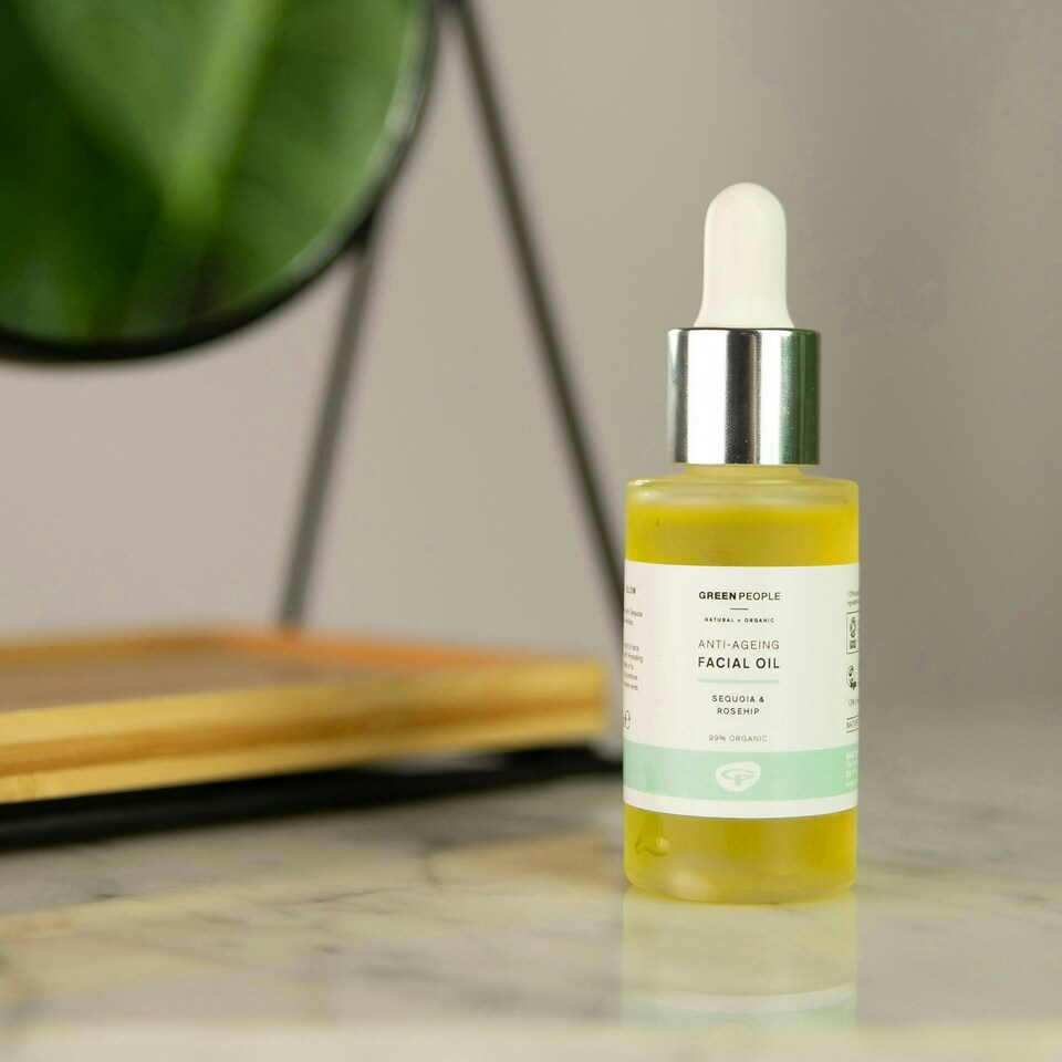 image 1 of Green People Anti-Ageing Facial Oil - Paraben & Alcohol Free - Cruelty Free & Vegan, 30ml