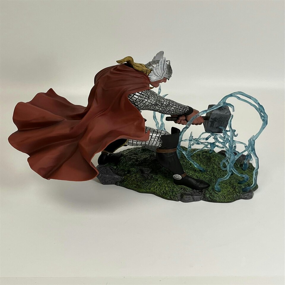 image 1 of The Mighty Thor 8 Inch Scale Gallery Diorama Diamond Select NOV182284