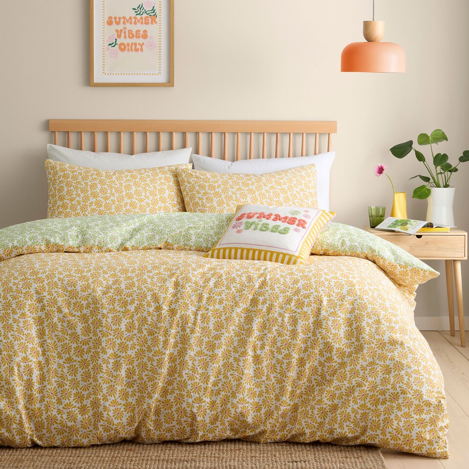 image 1 of Fusion Retro Daisy Floral Duvet Cover Set Yellow