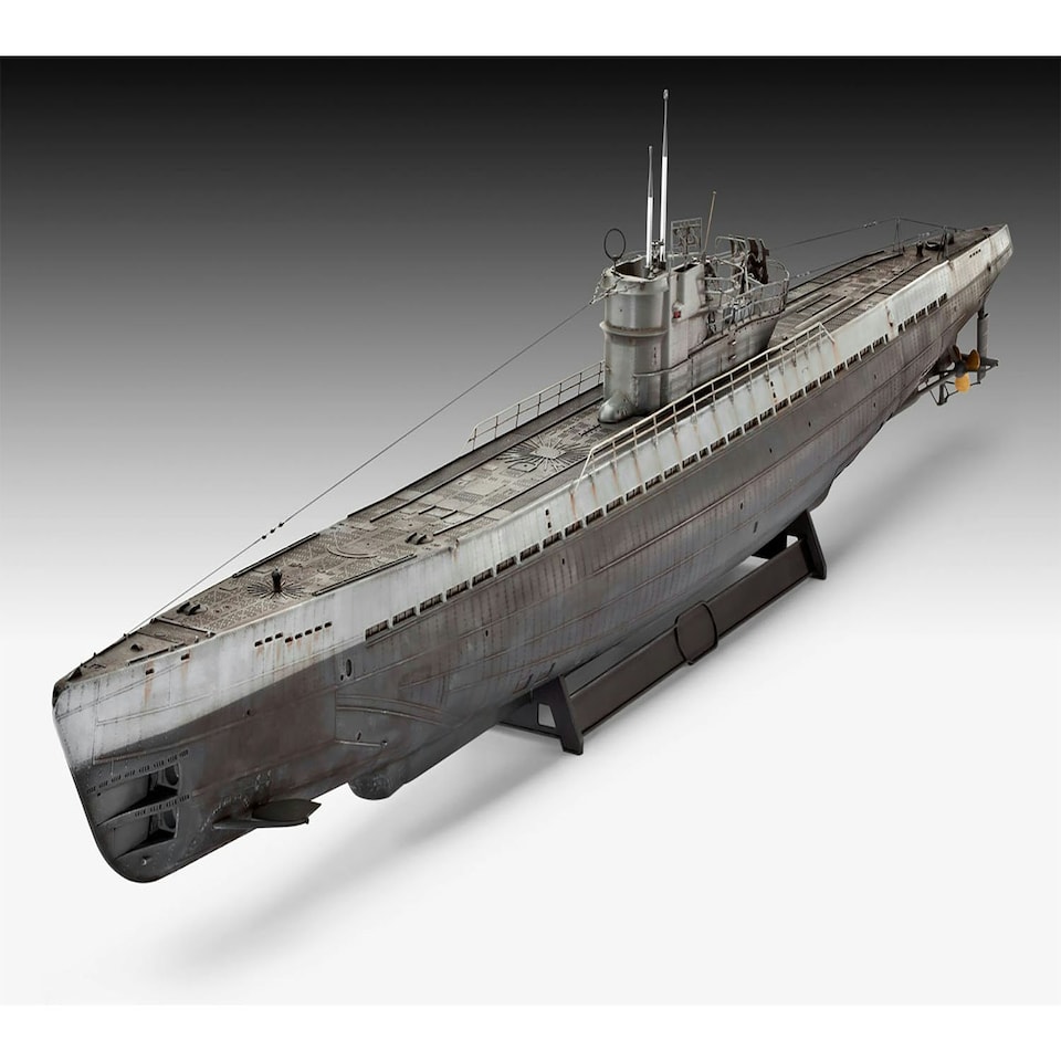 Revell German Type IX C/40 Submarine Platinum Edition (1:72)
