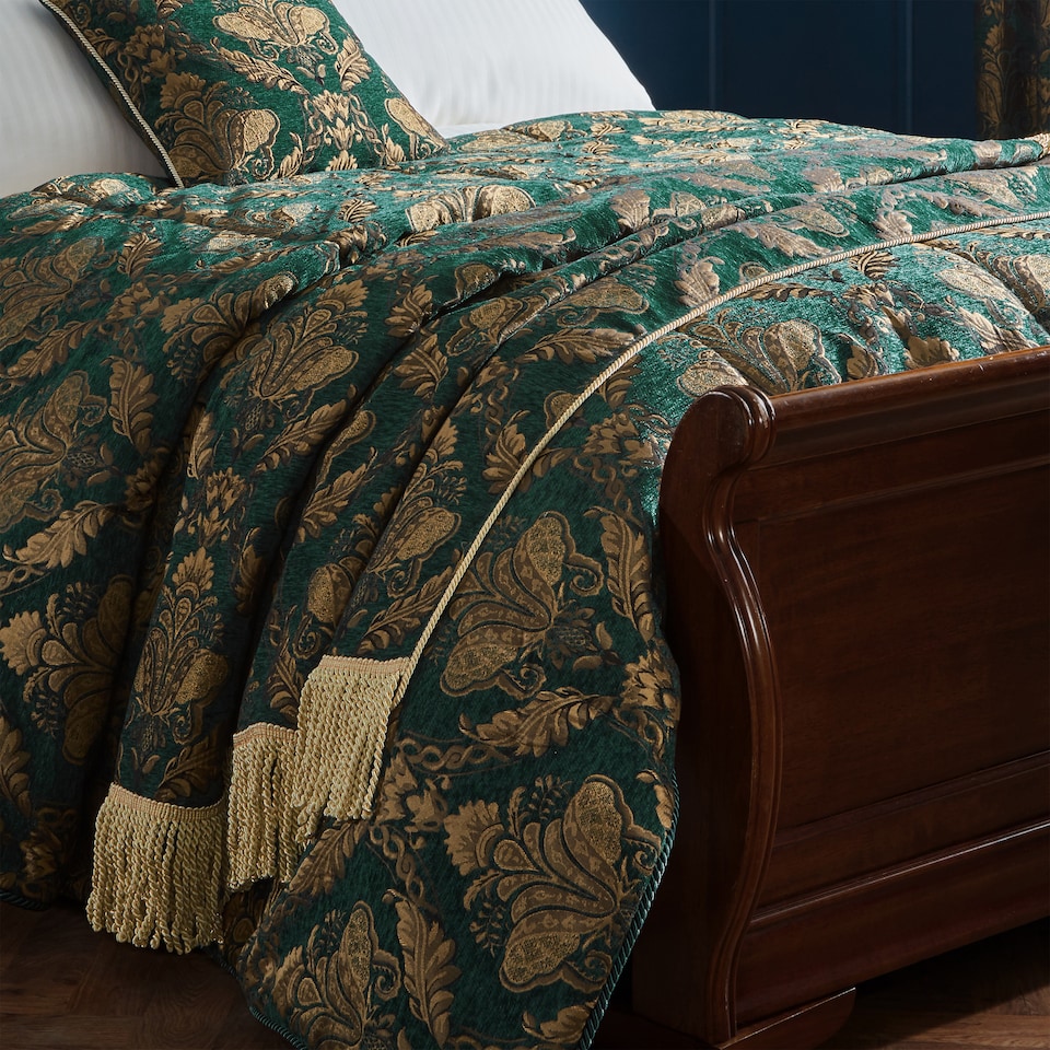 image 1 of Paoletti Shiraz Traditional Jacquard Throw, Emerald, 130 x 170cm