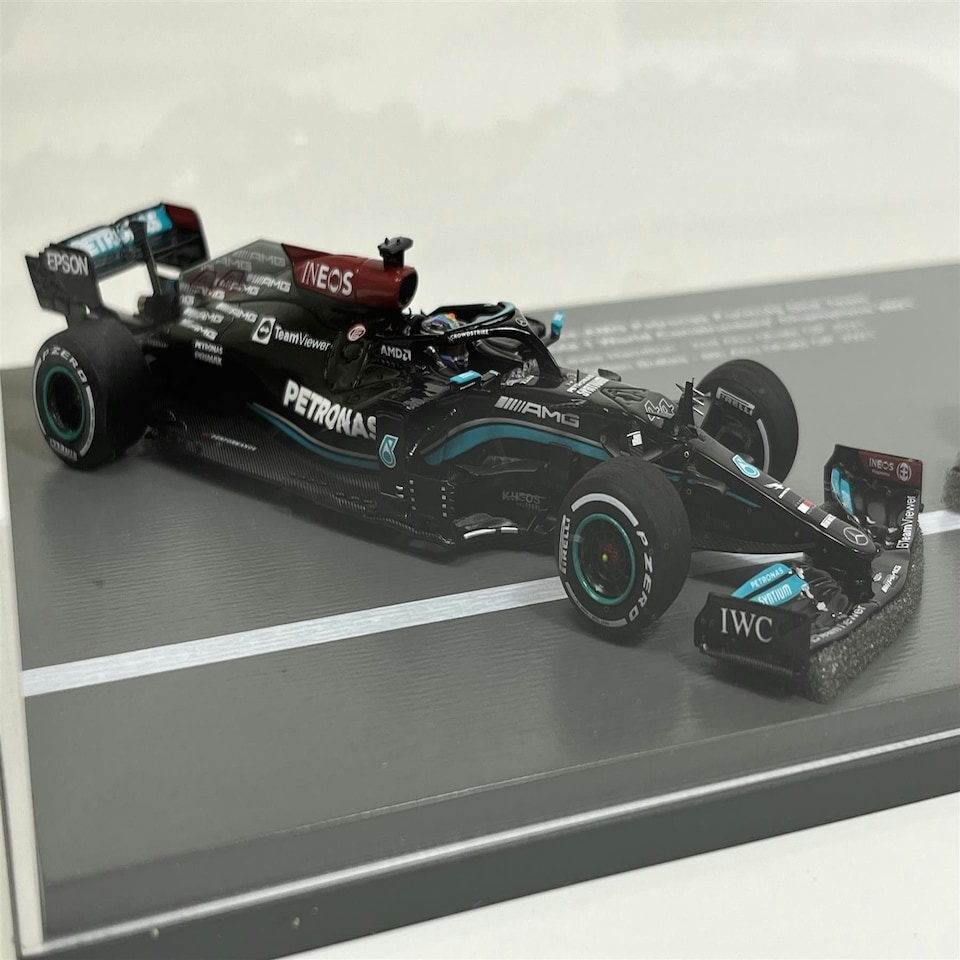 image 1 of Lewis Hamilton and Valtteri Bottas Mercedes F1 World Constructors Champions 2021 1:43 Spark S7860