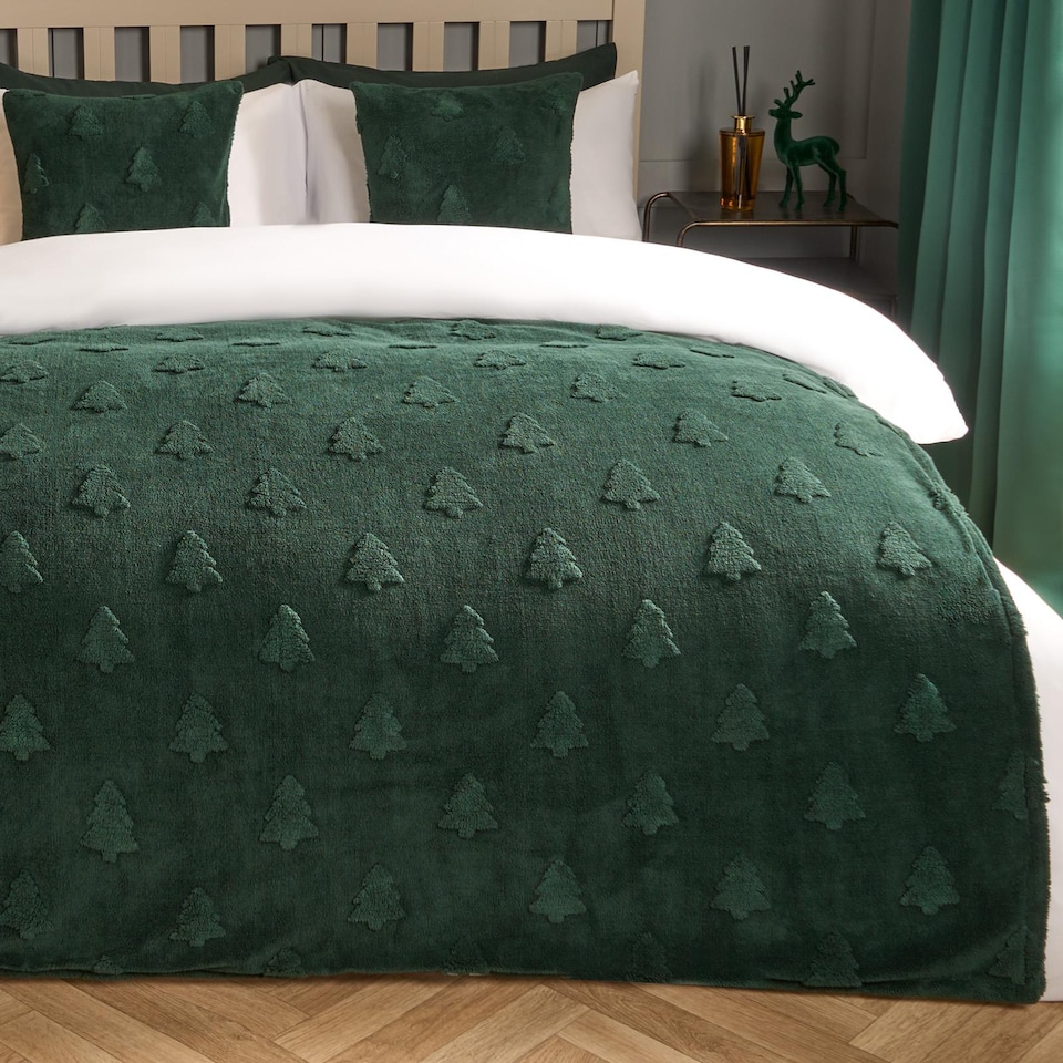 image 1 of OHS Soft Teddy Fleece Christmas Winter Tree Tufted Blanket Throw | Green
