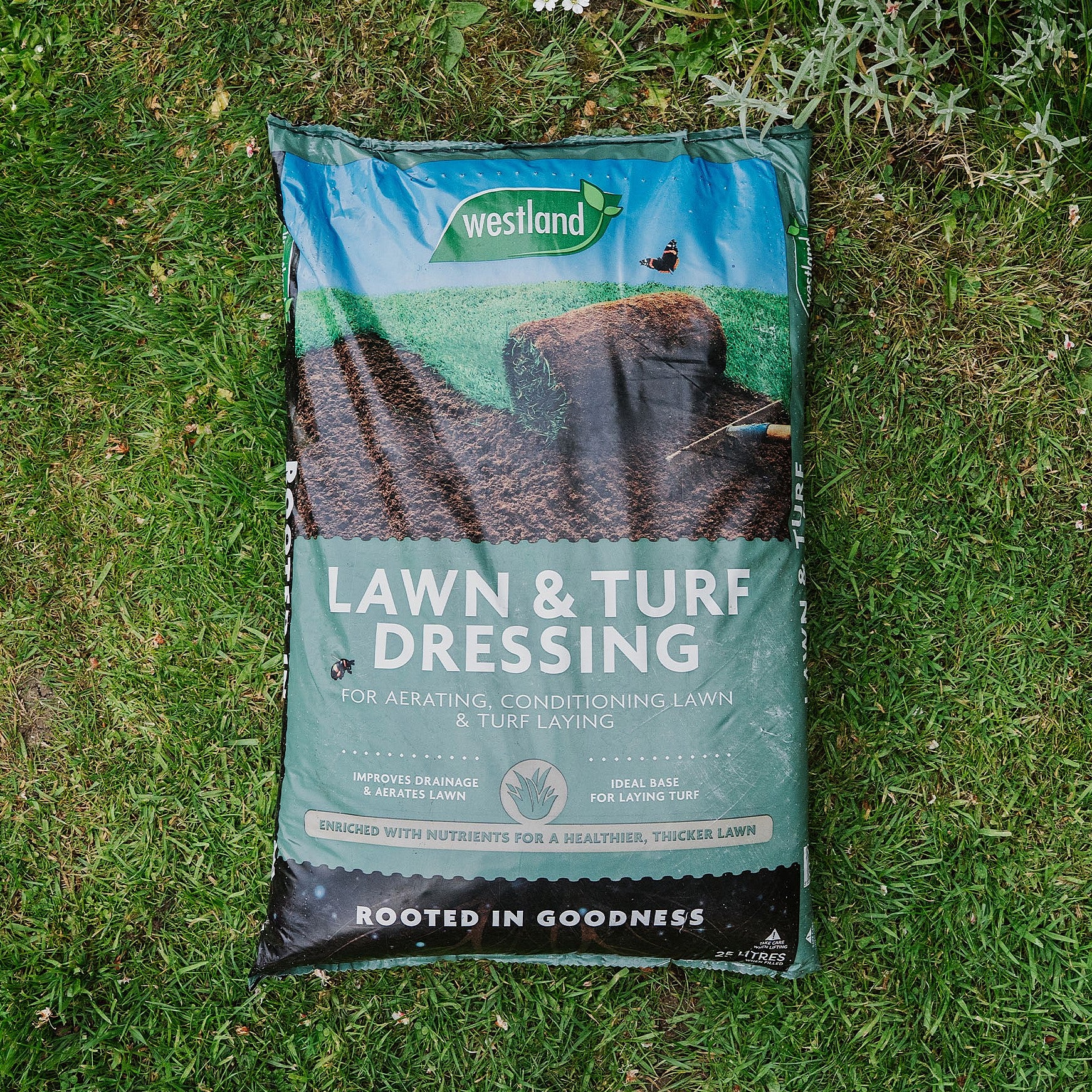 Westland Lawn and Turf Dressing - 30 x 25 Litre bags