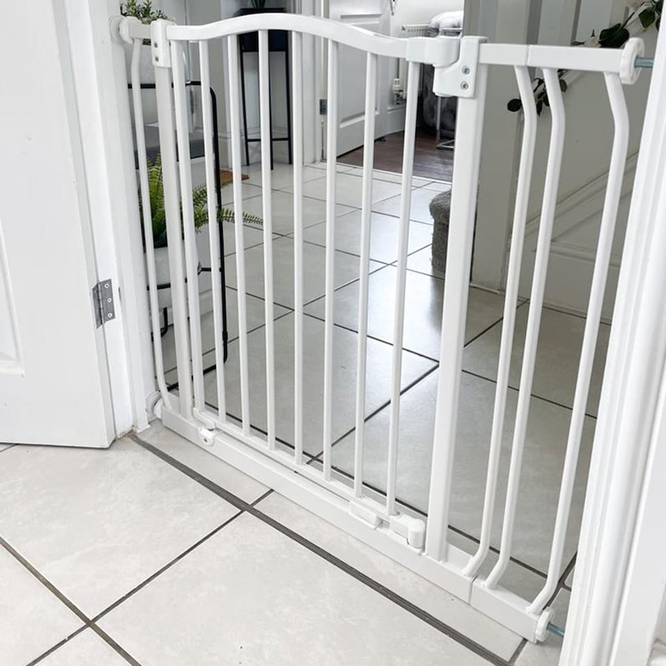 image 1 of Safetots Curved Top Safety Gate, 98cm - 107cm, Matt White, Pressure Fit Stair Gate, Baby Gate for Doors Hallways and Spaces, Safety Barrier, Easy Installation
