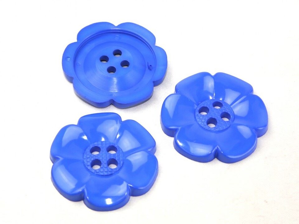 Minerva Royal Blue Humongous Daisy Flower Buttons for Dressmaking - 63mm - per value pack of 25