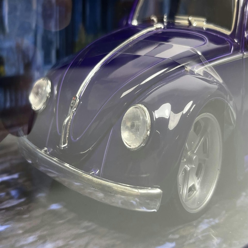 image 1 of Wednesday Adams Thing Figure and VW Beetle 1:24 Jada 253255076 35131